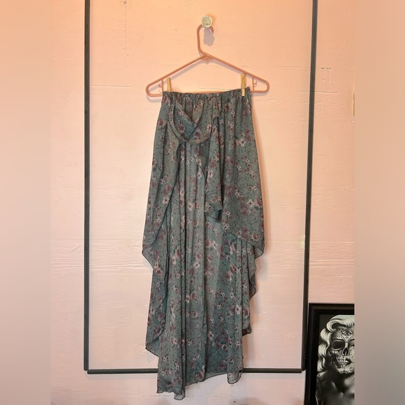 💜00s | Brandy Melville | Floral Waterfall/High Low Sheer Skirt - Picture 2 of 6